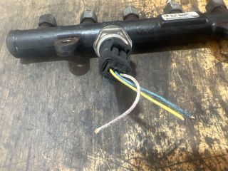 bontott VOLVO V50 Közösnyomócső