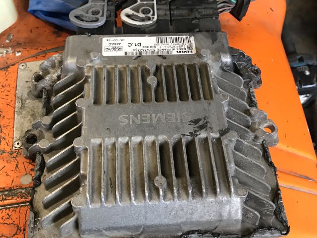 bontott VOLVO V50 Motorvezérlő