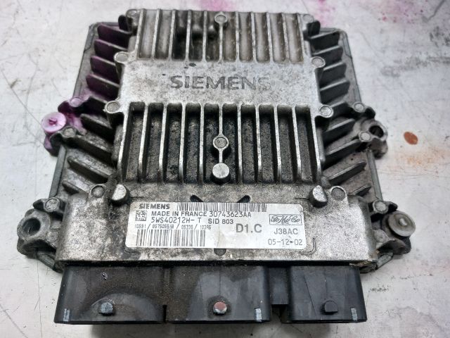 bontott VOLVO V50 Motorvezérlő