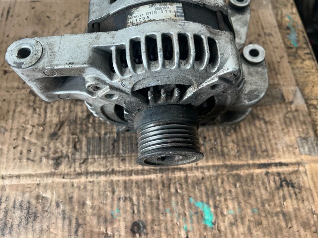 bontott VOLVO V50 Generátor