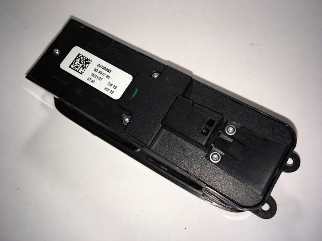 bontott VOLVO V50 Ablakemelő Kapcsoló Négyes / Kettes