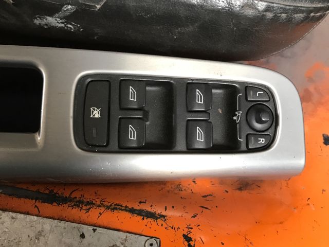 bontott VOLVO V50 Ablakemelő Kapcsoló Négyes / Kettes