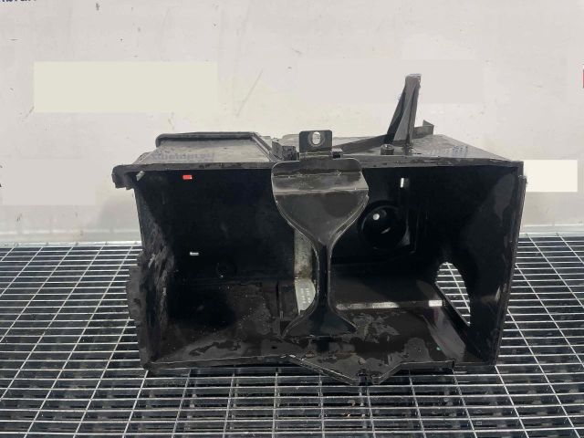 bontott VOLVO V50 Akkumulátor Tartó