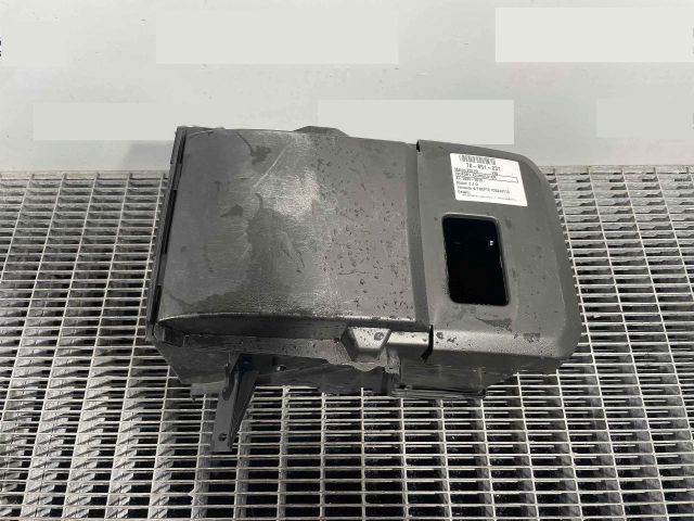 bontott VOLVO V50 Akkumulátor Tartó