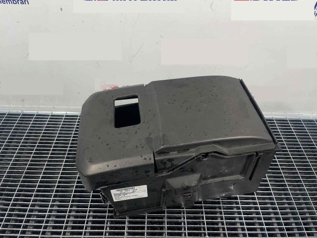 bontott VOLVO V50 Akkumulátor Tartó