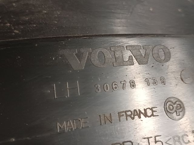 bontott VOLVO V50 Bal hátsó Hátsó Dobbetét (Kerékjárati, Műanyag)