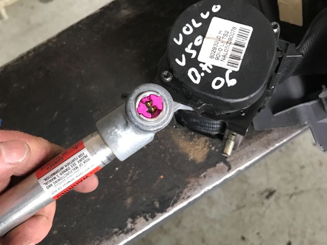 bontott VOLVO V50 Bal hátsó Övfeszítő