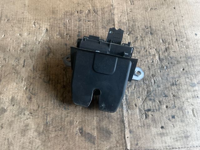 bontott VOLVO V50 Csomagtérajtó Zárszerkezet