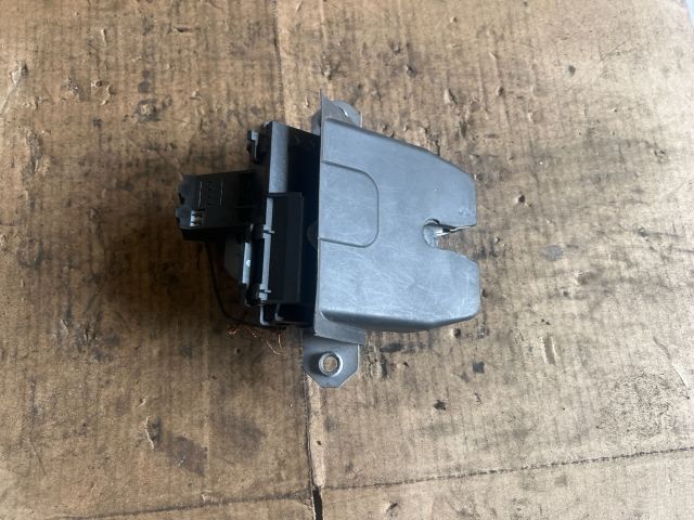 bontott VOLVO V50 Csomagtérajtó Zárszerkezet