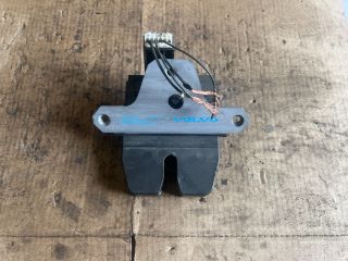 bontott VOLVO V50 Csomagtérajtó Zárszerkezet