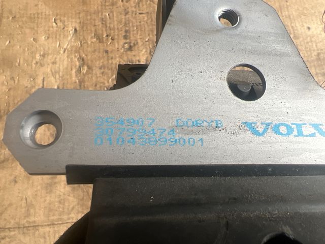 bontott VOLVO V50 Csomagtérajtó Zárszerkezet