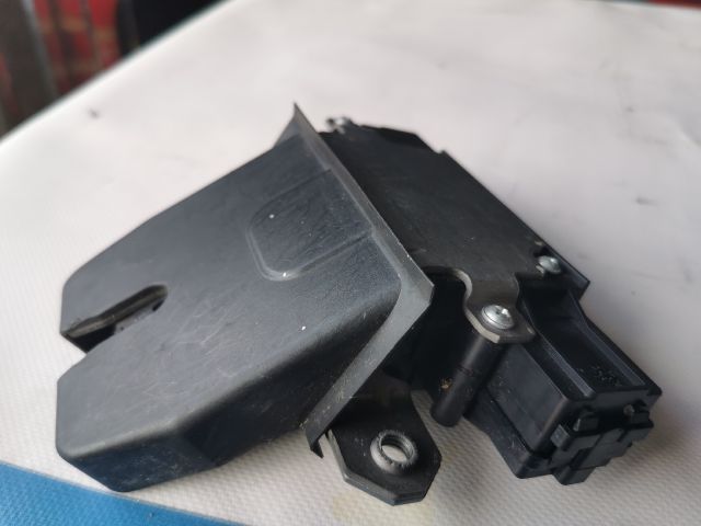 bontott VOLVO V50 Csomagtérajtó Zárszerkezet