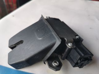 bontott VOLVO V50 Csomagtérajtó Zárszerkezet