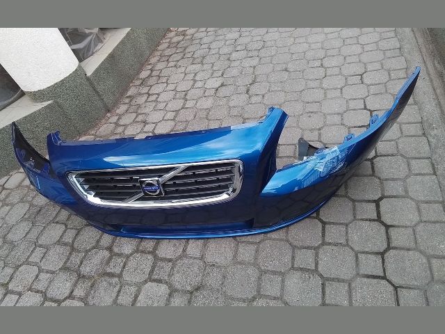 bontott VOLVO V50 Első Lökhárító (Részeivel)