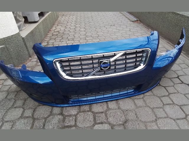 bontott VOLVO V50 Első Lökhárító (Részeivel)