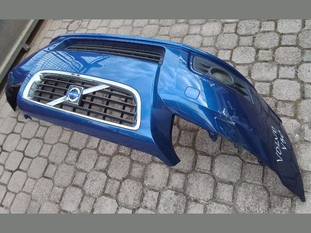 bontott VOLVO V50 Első Lökhárító (Részeivel)