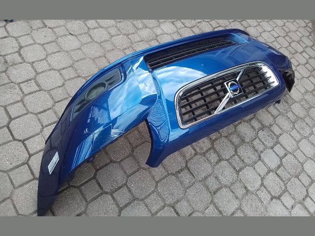 bontott VOLVO V50 Első Lökhárító (Részeivel)