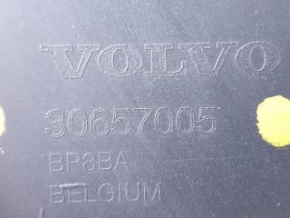 bontott VOLVO V50 Első Lökhárító (Részeivel)