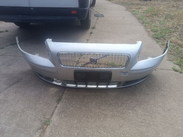 bontott VOLVO V50 Első Lökhárító (Részeivel)