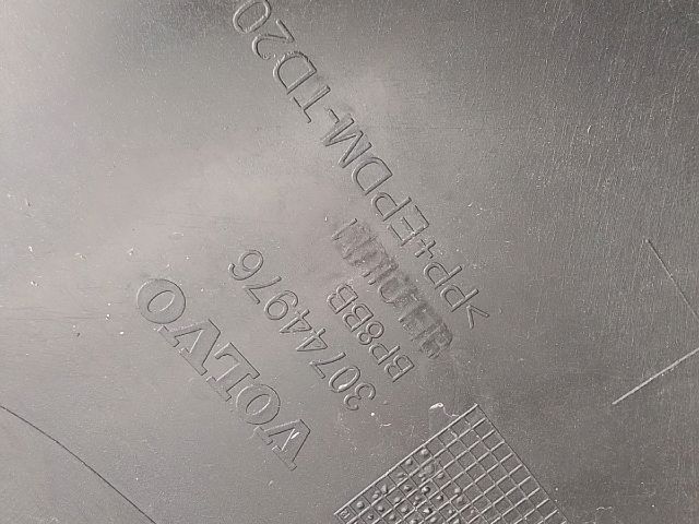 bontott VOLVO V50 Első Lökhárító (Részeivel)