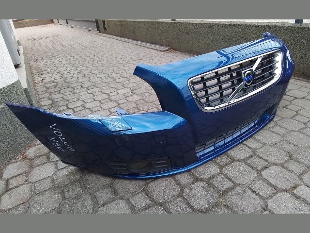 bontott VOLVO V50 Első Lökhárító (Részeivel)