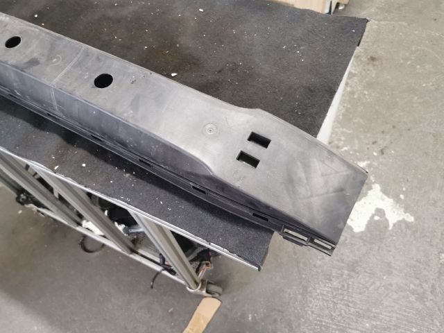 bontott VOLVO V50 Első Lökhárító Ütközés Elnyelő Hab