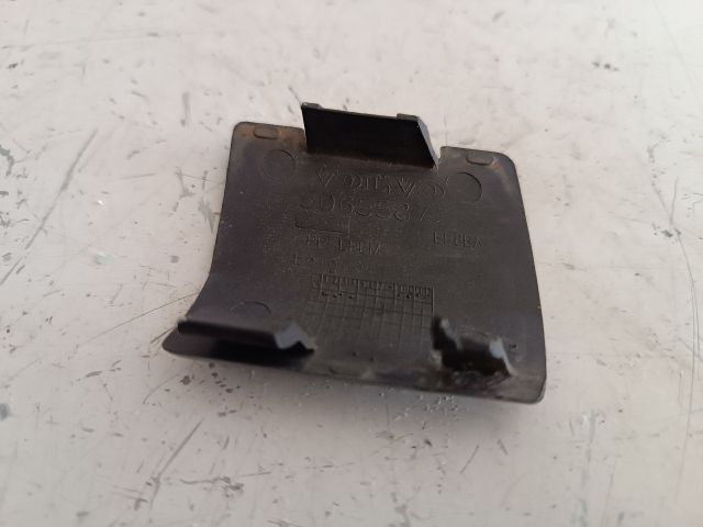 bontott VOLVO V50 Első Vonószem Burkolat