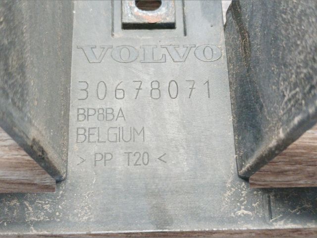 bontott VOLVO V50 Hátsó középső Lökhárító Tartó (Műanyag)