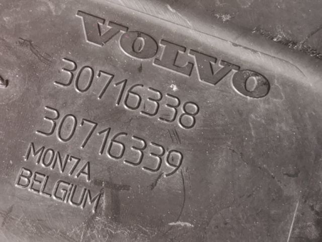 bontott VOLVO V50 Homlokfal Burkolat