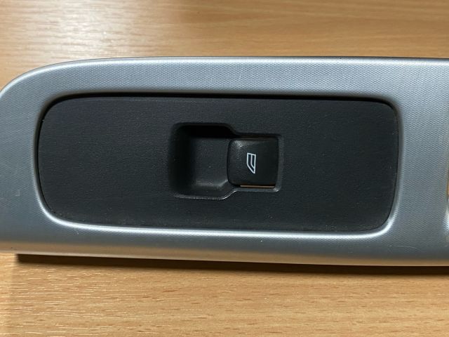 bontott VOLVO V50 Jobb első Ablakemelő Kapcsoló