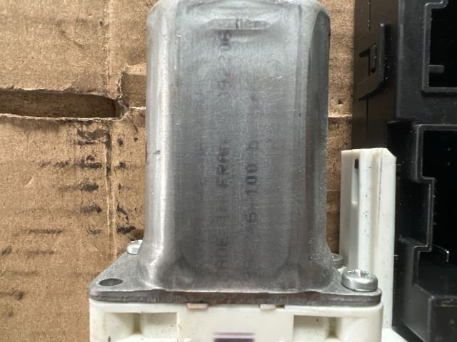 bontott VOLVO V50 Jobb első Ablakemelő Motor