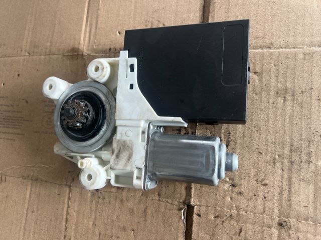 bontott VOLVO V50 Jobb első Ablakemelő Motor