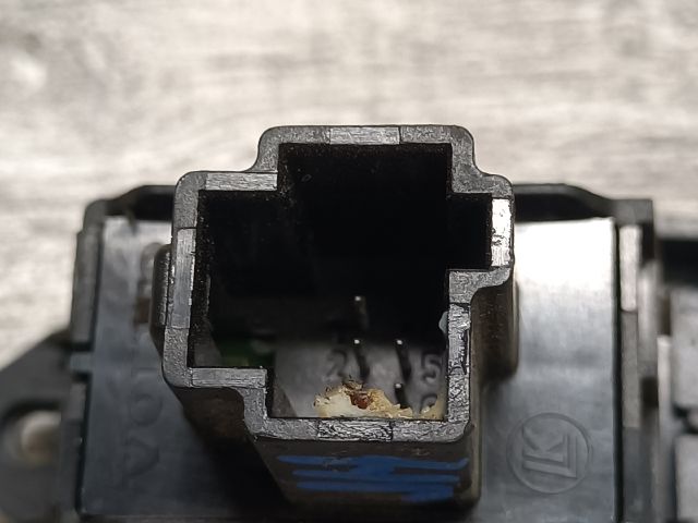 bontott VOLVO V50 Jobb hátsó Ablakemelő Kapcsoló