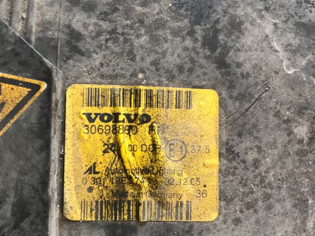 bontott VOLVO V50 Jobb Xenon Fényszóró