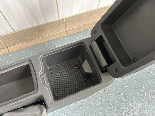 bontott VOLVO V50 Könyöklő