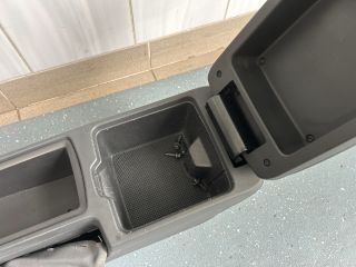 bontott VOLVO V50 Könyöklő