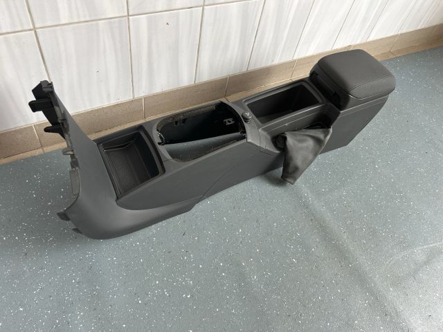 bontott VOLVO V50 Könyöklő