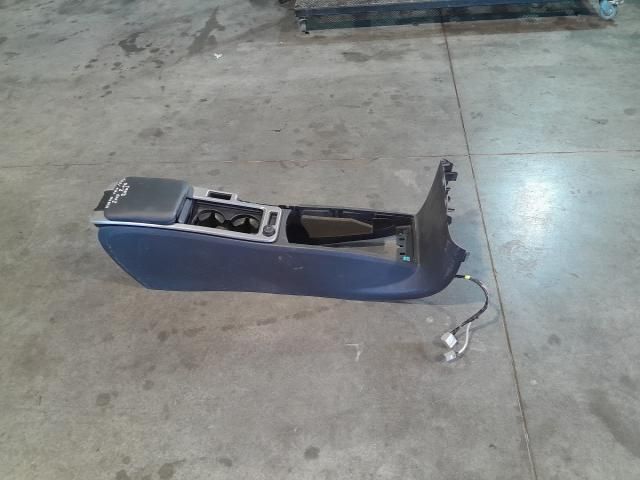 bontott VOLVO V50 Könyöklő