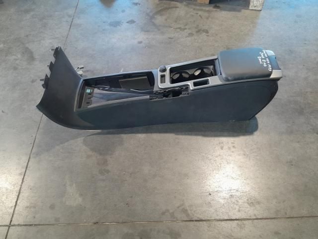 bontott VOLVO V50 Könyöklő