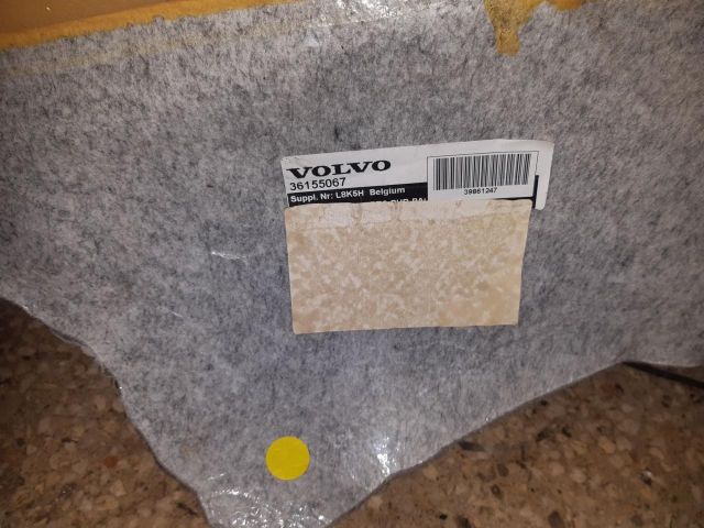 bontott VOLVO V50 Padlószőnyeg