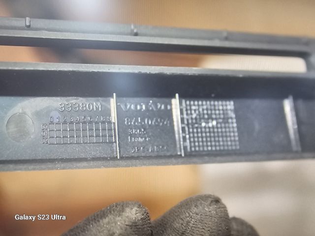 bontott VOLVO V50 Rádió / CD Keret