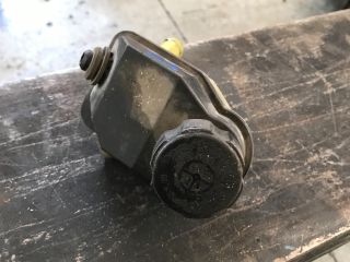 bontott VOLVO V50 Szervóolaj Tartály