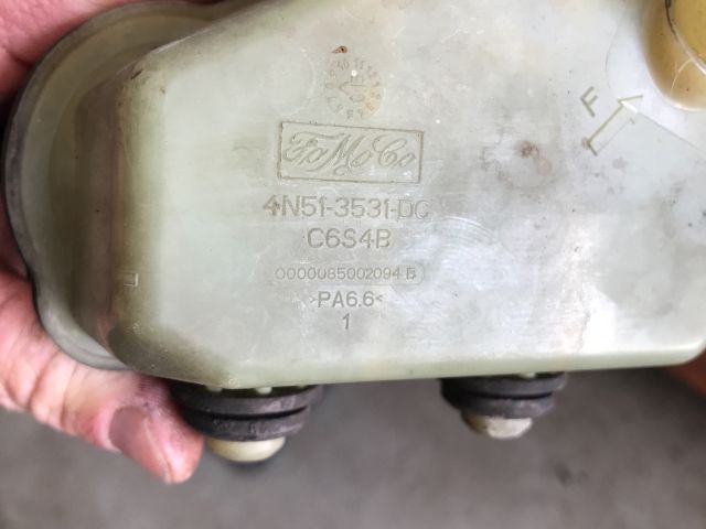 bontott VOLVO V50 Szervóolaj Tartály