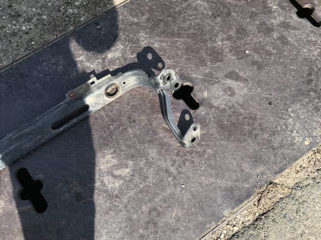 bontott VOLVO V50 Vízhűtő Radiátor Tartó