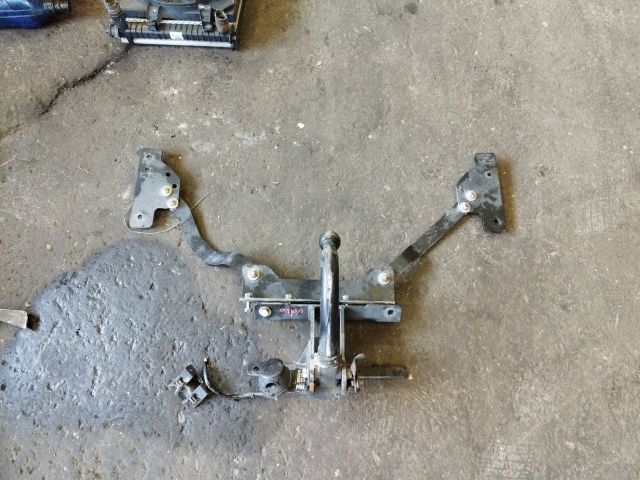 bontott VOLVO V50 Vonóhorog