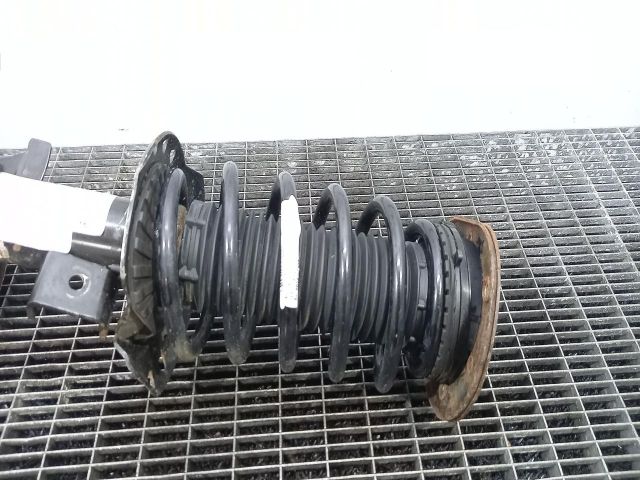 bontott VOLVO V60 Első Rugó