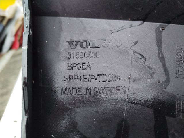 bontott VOLVO V60 Első Lökhárító (Üresen)