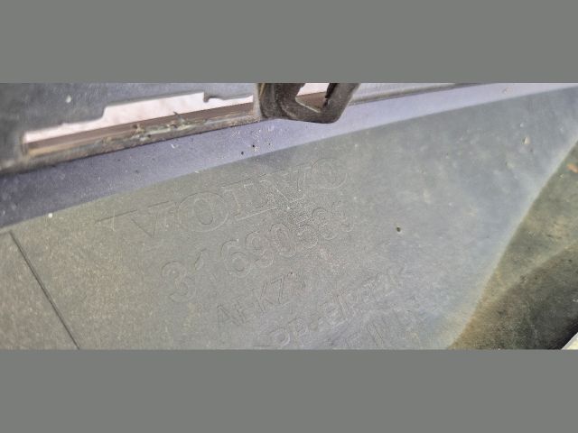 bontott VOLVO V60 Első Lökhárító (Üresen)