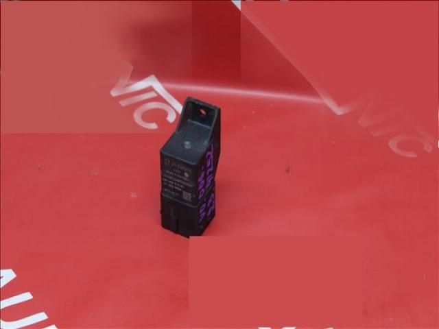 bontott VOLVO V60 Izzító Relé