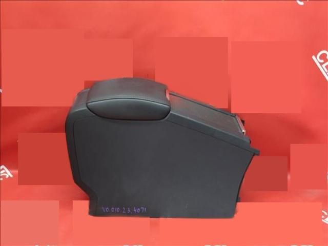 bontott VOLVO V60 Könyöklő